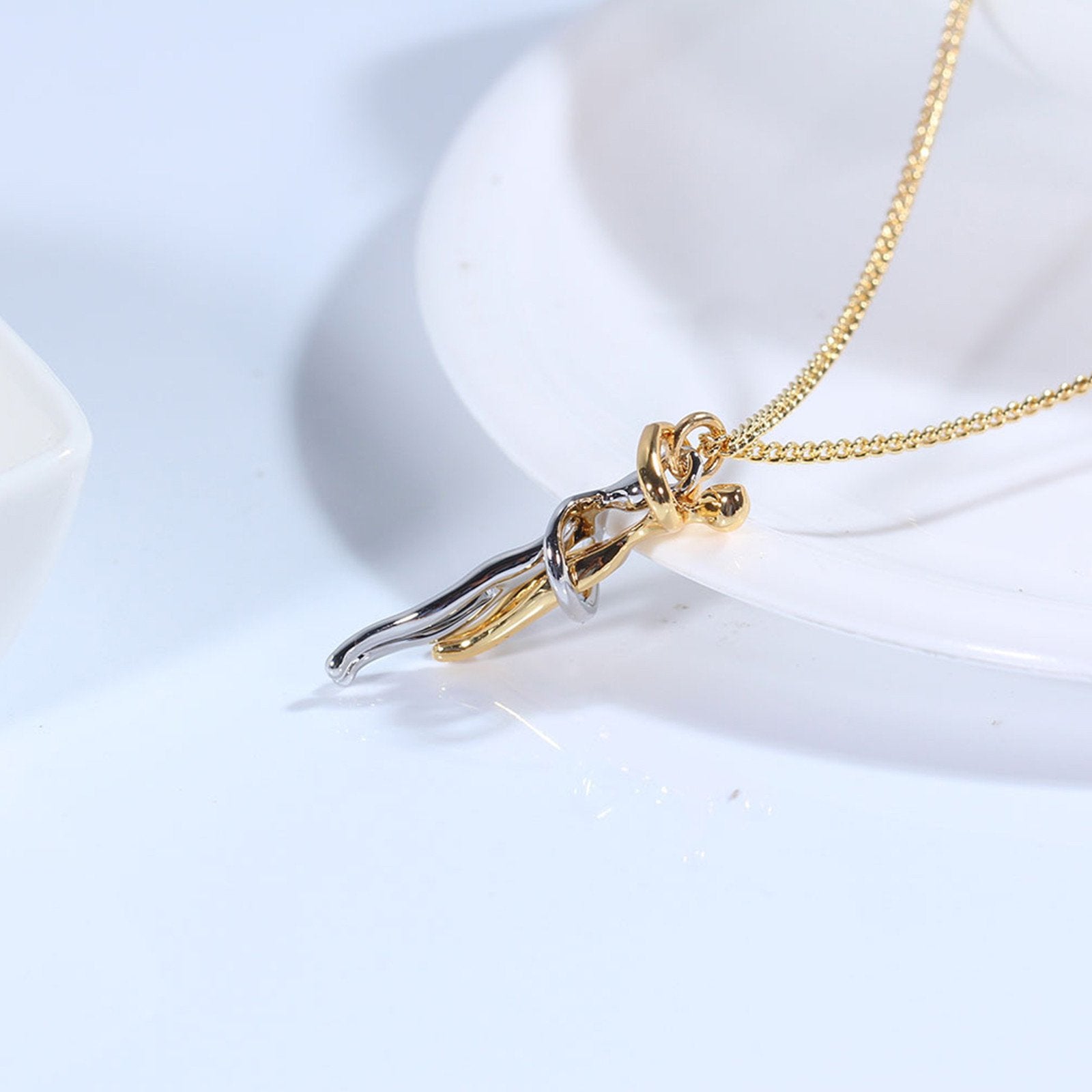 Hugging Necklace